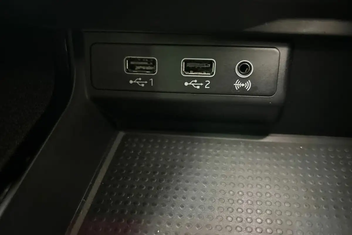 2020-seat-leon-15-tsi-evo-fr-black-edition-150ps-hatchback-dsg-big-20