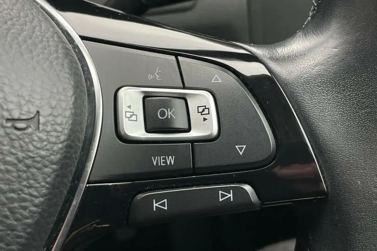 2019-volkswagen-golf-10-tsi-match-hatchback-5d-dsg-big-29