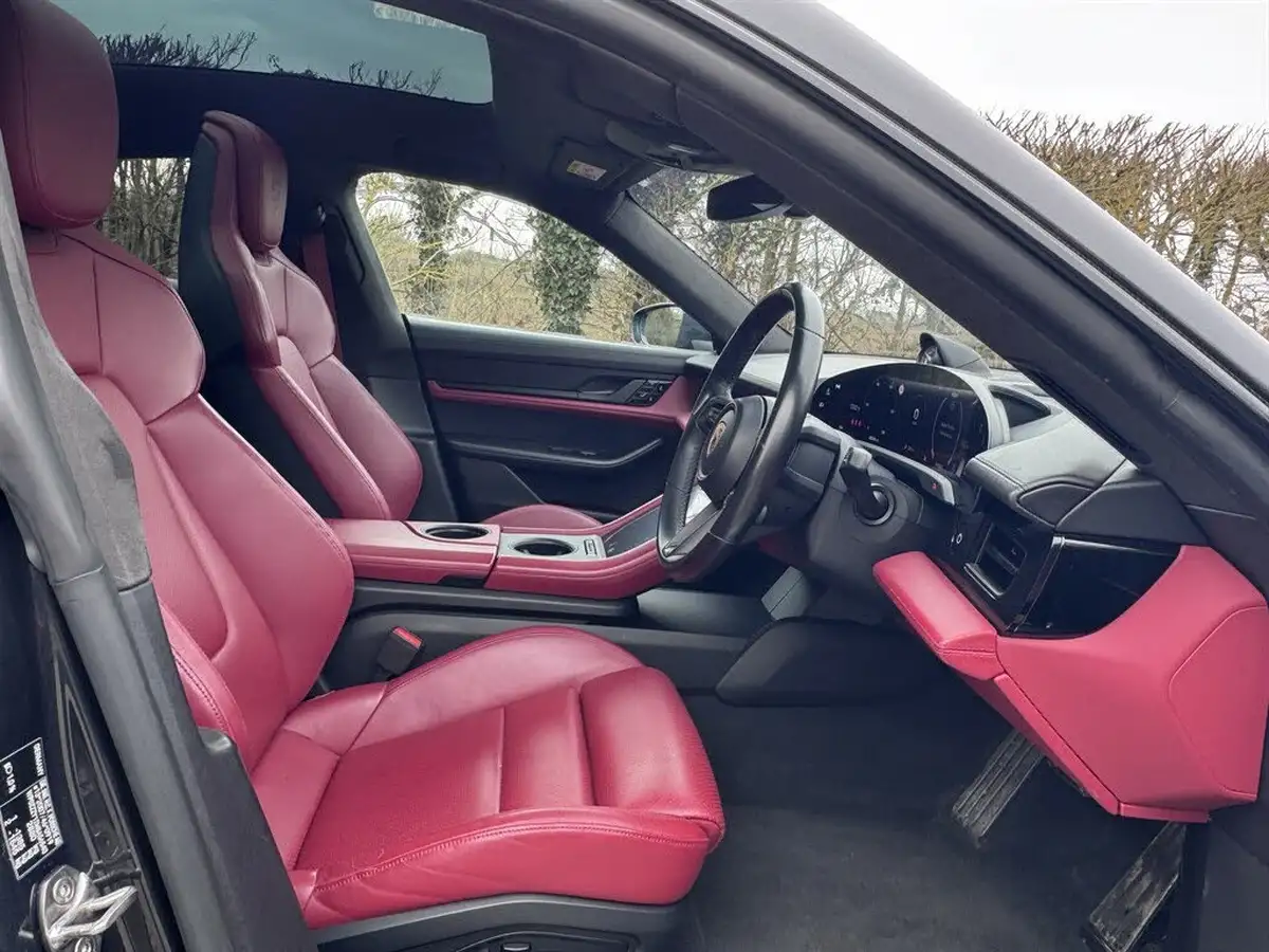 2020-porsche-taycan-e-turbo-big-6