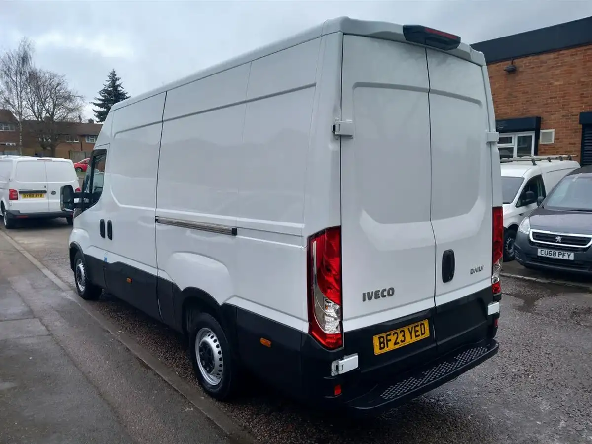 2023-iveco-daily-s-class-23td-35s14v-business-3520mm-h2-136pseu6dt-big-4