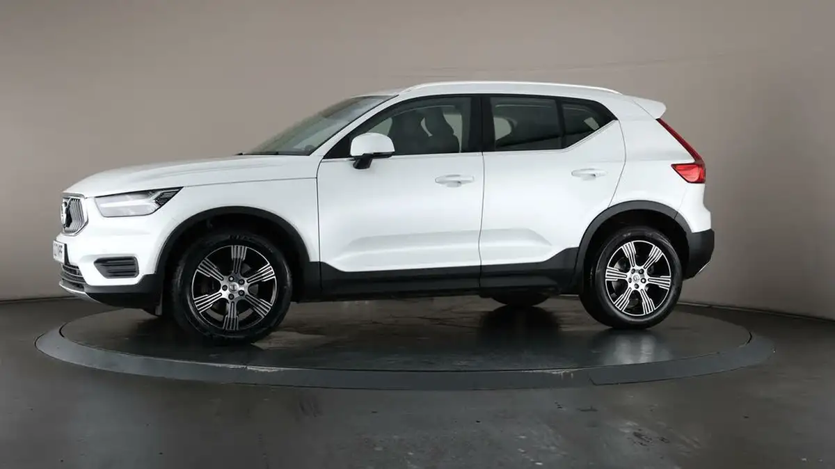2022-volvo-xc40-20-b4-inscription-awd-big-30