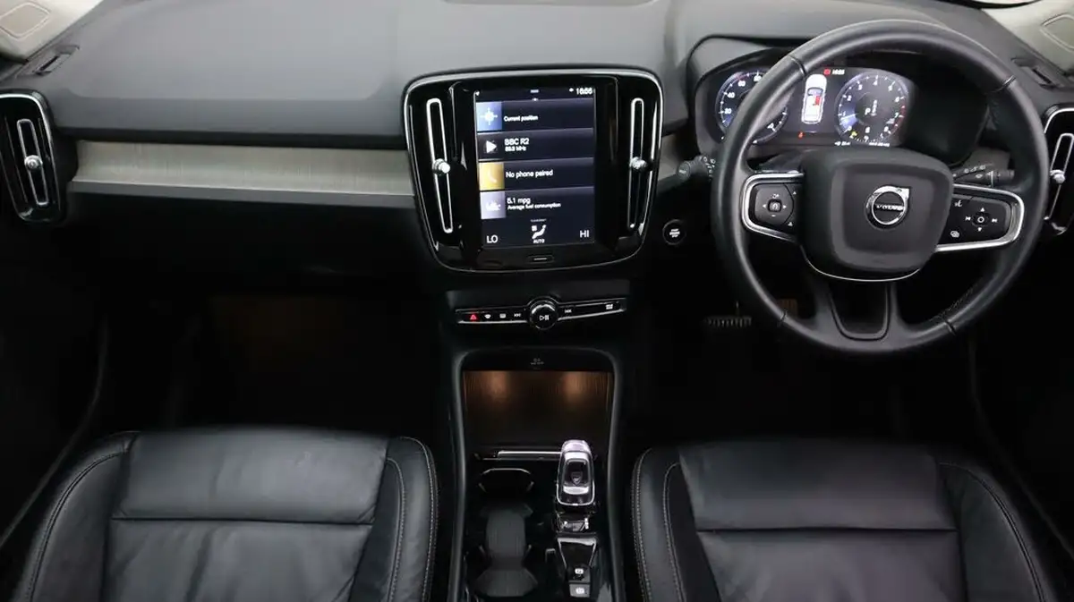 2022-volvo-xc40-20-b4-inscription-awd-big-12