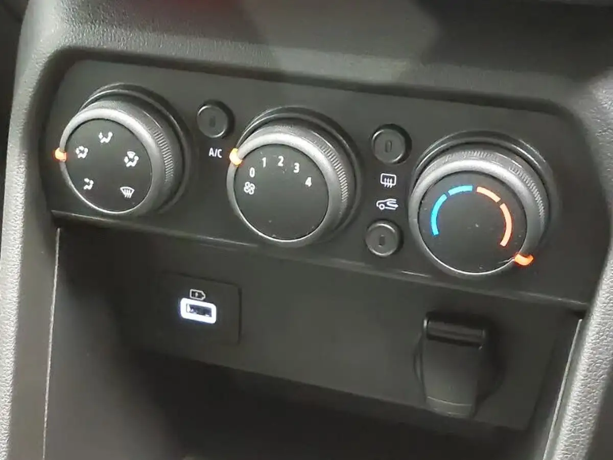 2021-dacia-sandero-stepway-10-tce-comfort-90bhp-big-12