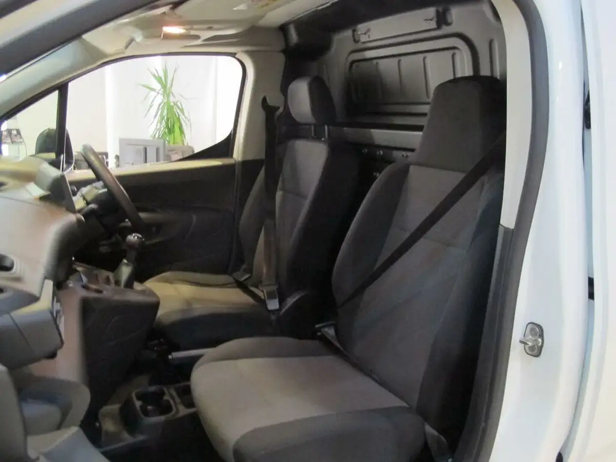 2021-toyota-proace-city-15d-active-100hpeu6dt-e-big-37