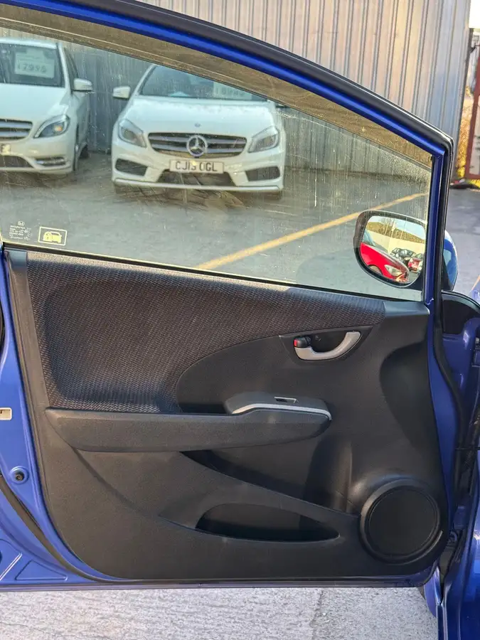 2012-honda-fit-13-hybrid-jazz-big-24