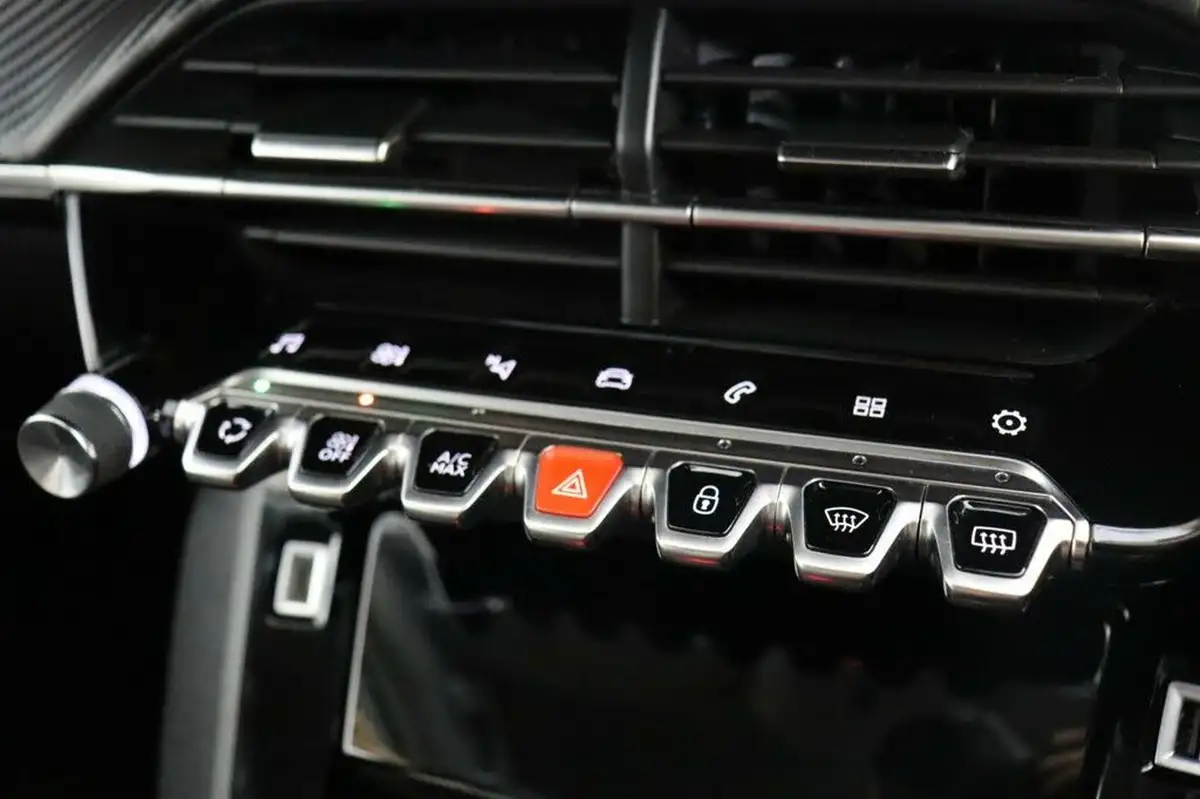 2022-peugeot-2008-suv-12-puretech-allure-premium-100bhp-big-27