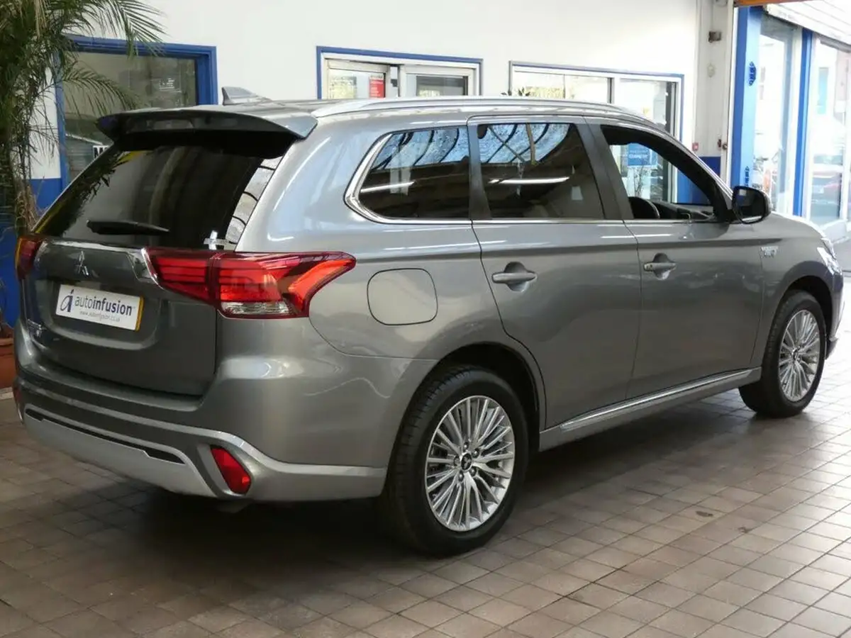 2021-mitsubishi-outlander-24-dynamic-phev-big-32