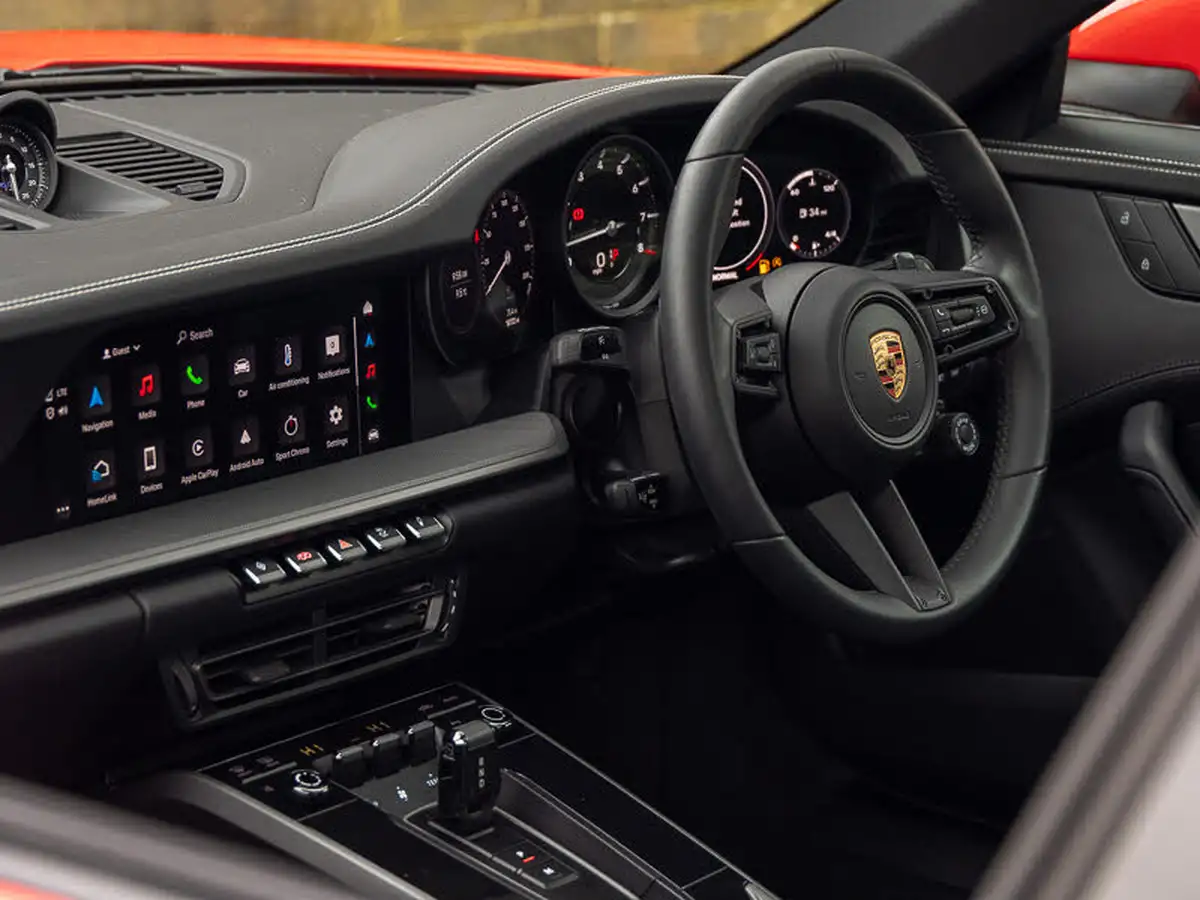 2022-porsche-911-30-carrera-coupe-big-12
