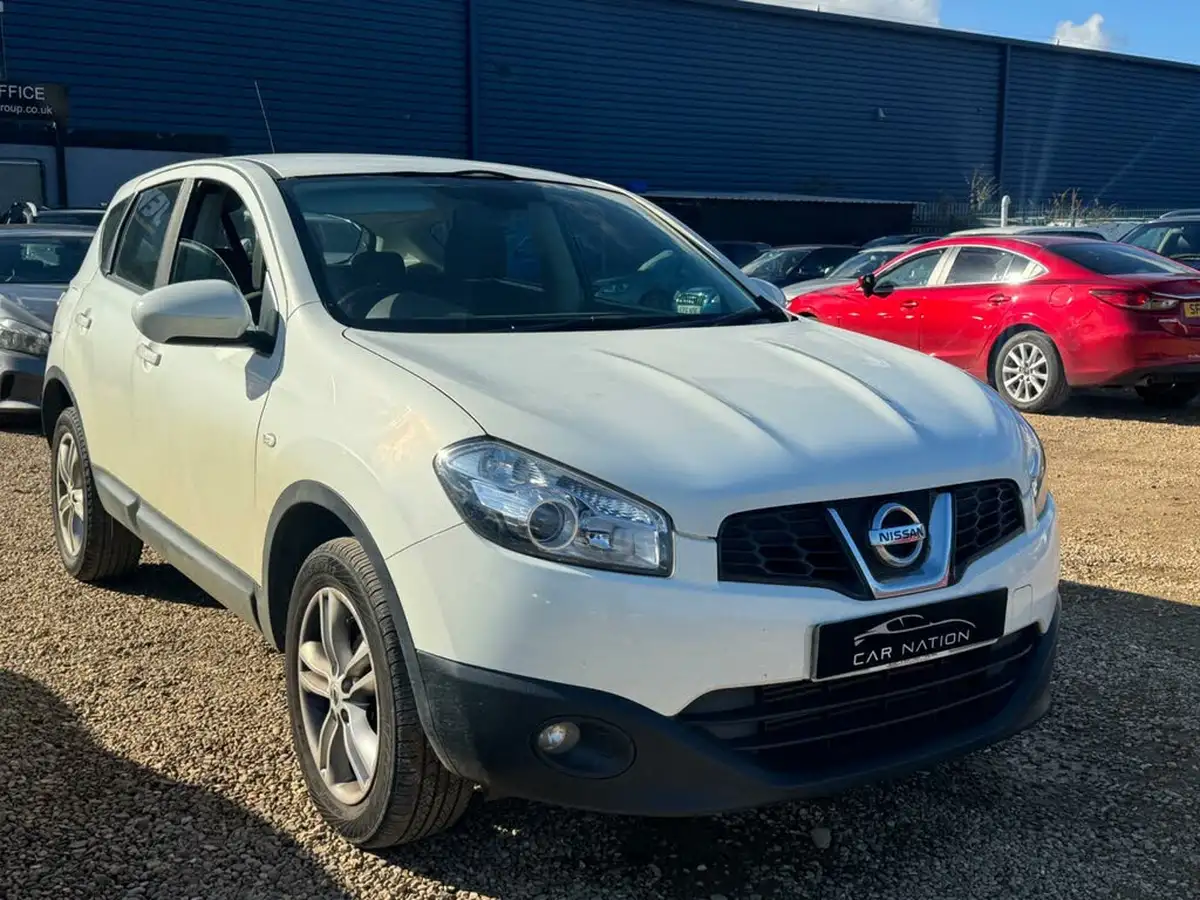 2011-nissan-qashqai-15td-acenta-big-0