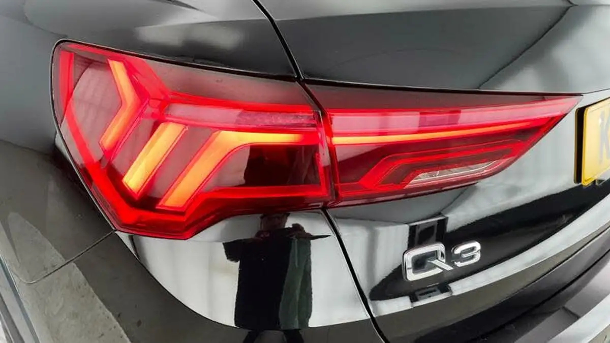 2021-audi-q3-15-35-tfsi-black-edition-codcomfort-sound-pack-station-wagon-big-30
