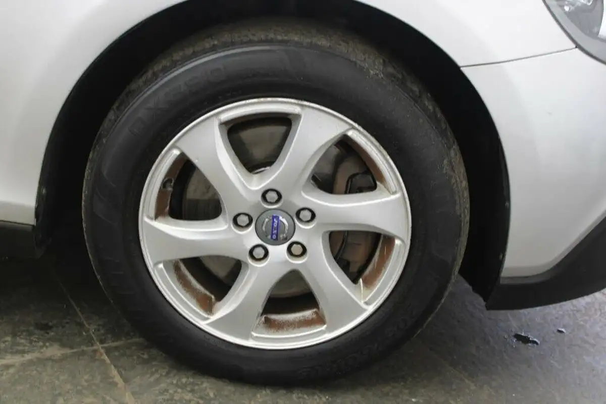 2013-volvo-v40-20td-d3-cross-country-se-big-9