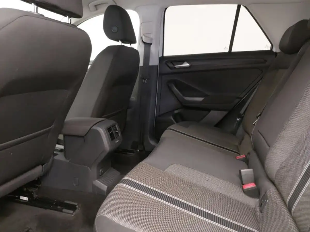 2019-volkswagen-t-roc-10-tsi-design-big-5