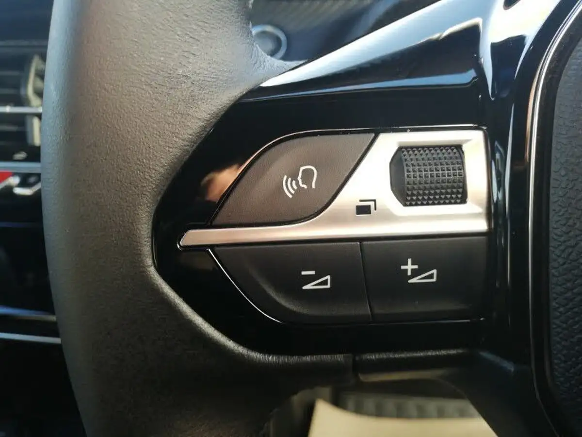 2024-peugeot-2008-suv-12-puretech-allure-130ps-big-11