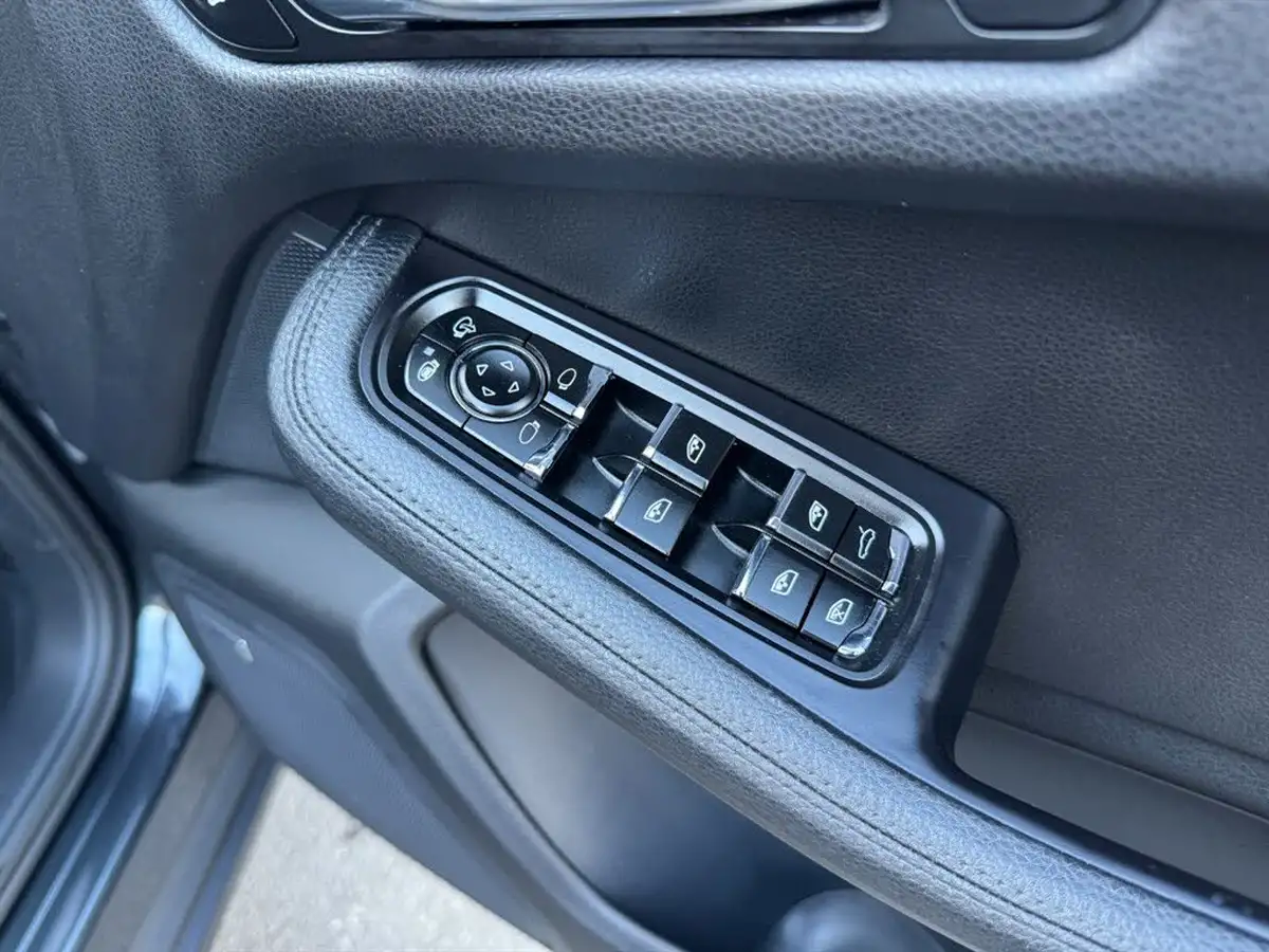 2016-porsche-macan-30td-s-big-15