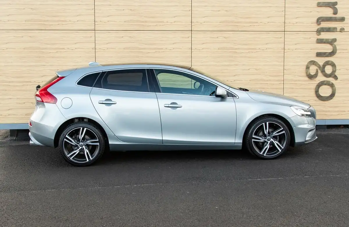 2018-volvo-v40-20td-d2-r-design-pro-big-14