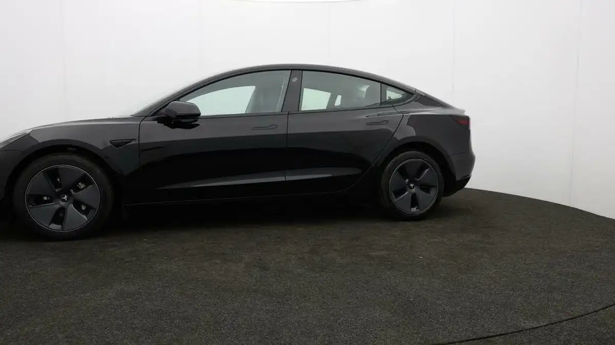 2022-tesla-model-3-e-long-range-big-66