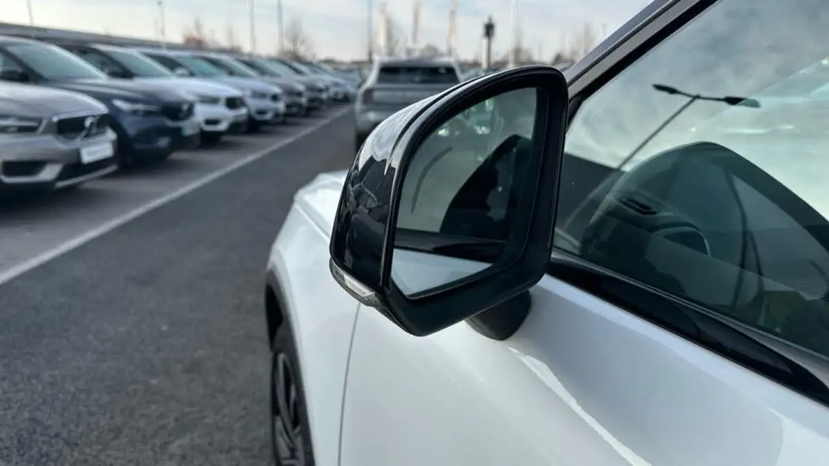2021-volvo-xc40-e-p8-first-edition-big-27