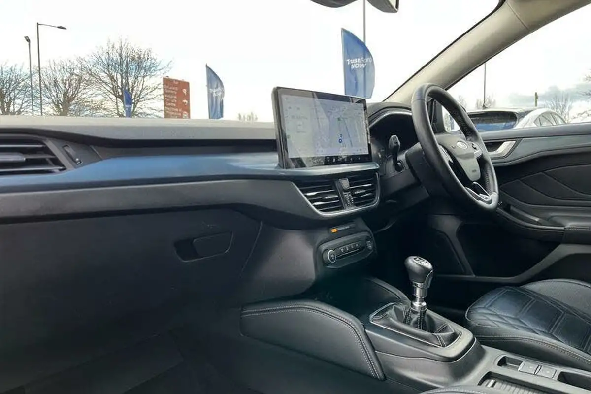2022-ford-focus-big-17