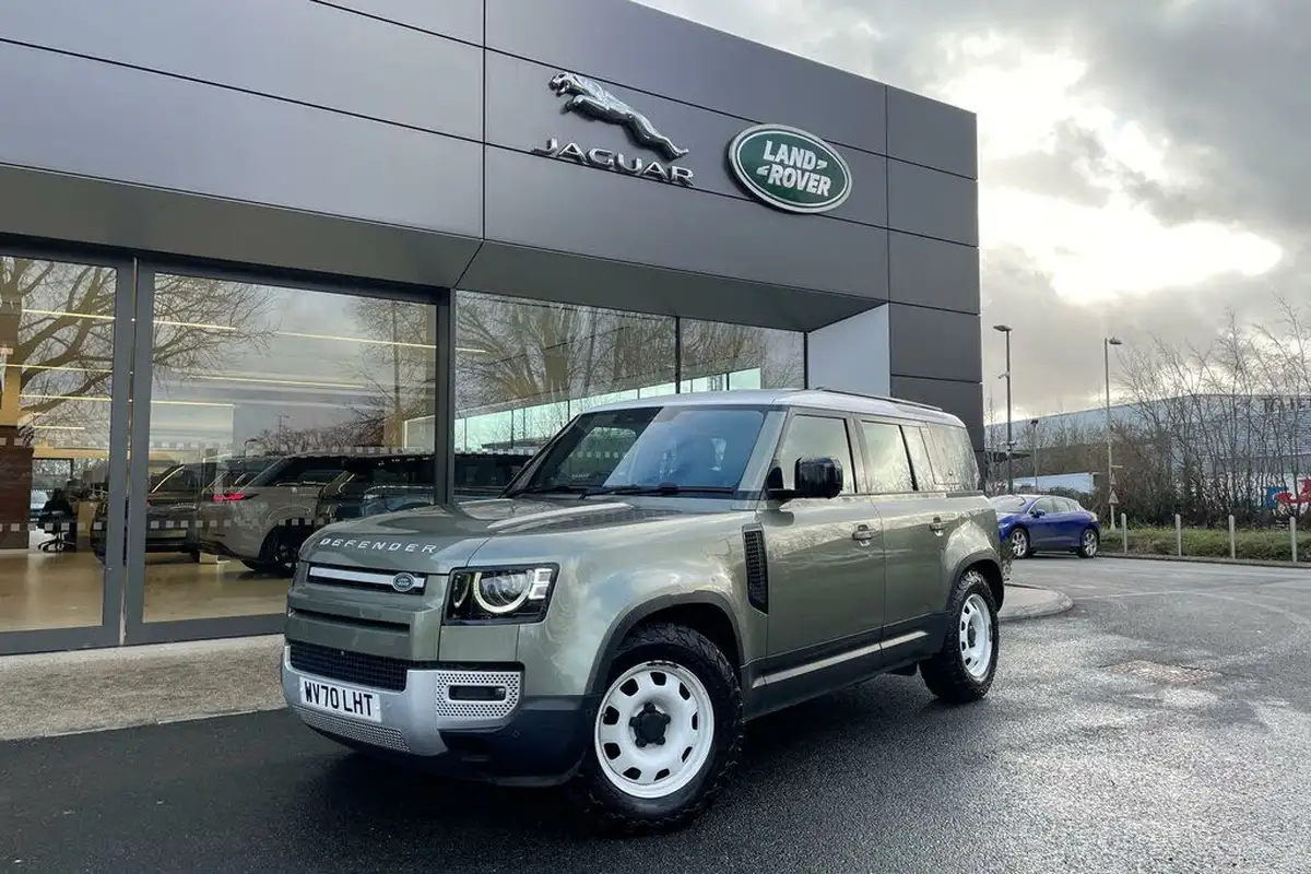2020-land-rover-110-defender-20-p300-se-110-big-24