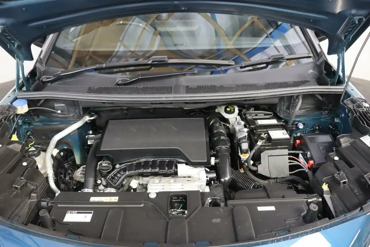 2022-peugeot-3008-suv-12-puretech-gt-big-10