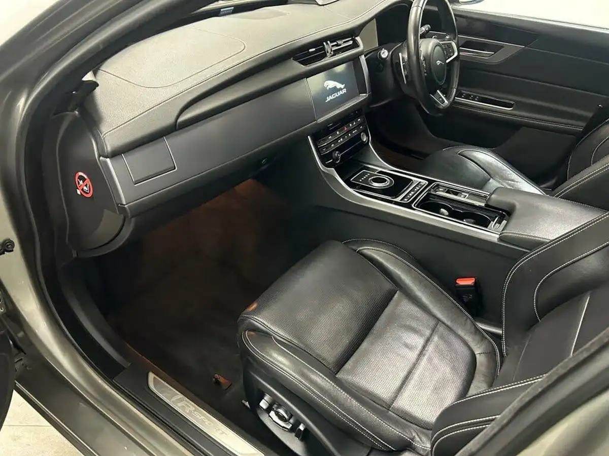 2017-jaguar-xf-20i-r-sport-300ps-awd-saloon-4d-1999cc-big-50