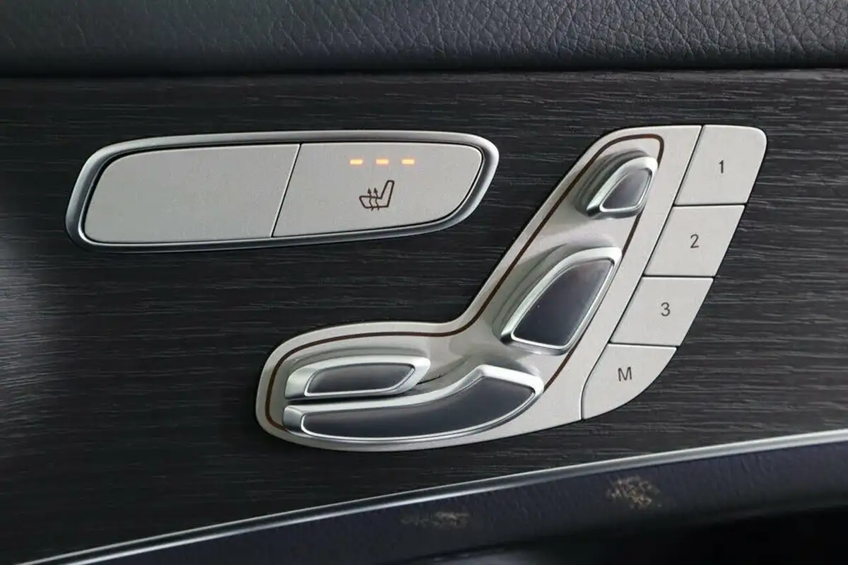 2021-mercedes-benz-glc-class-20d-glc300d-amg-line-premium-plus-245ps-station-wagon-5d-big-23