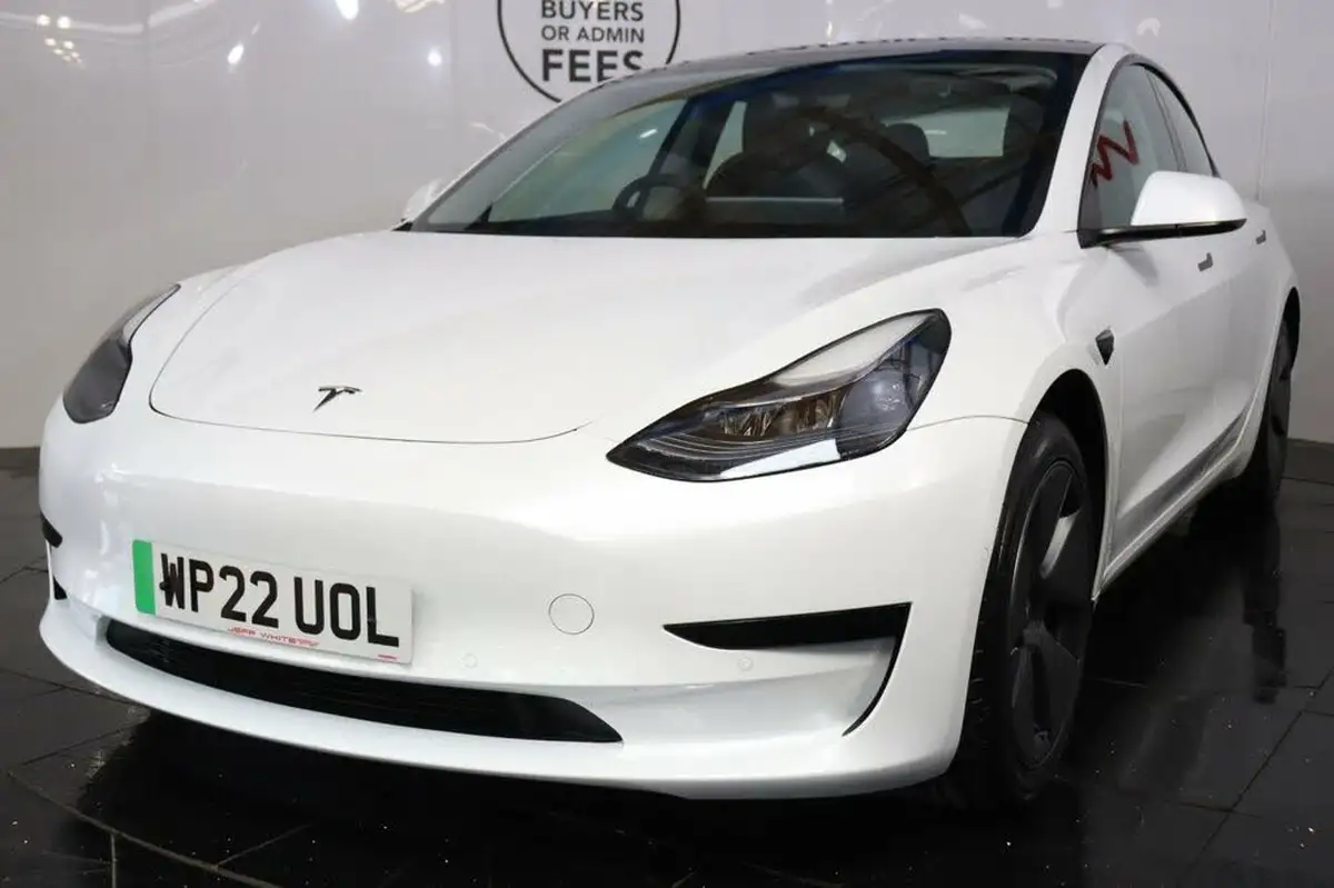 2022-tesla-model-3-e-rwd-big-14