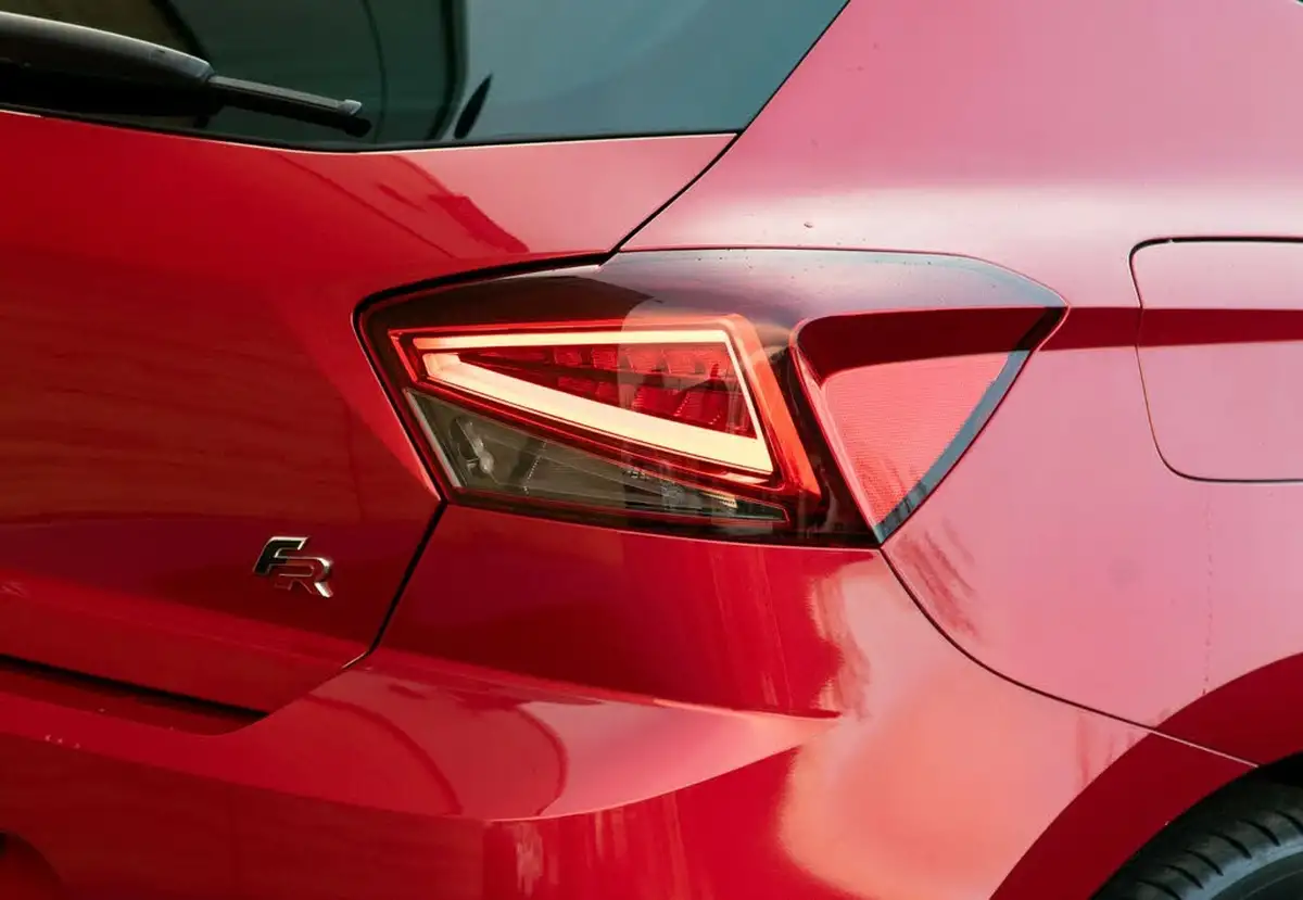 2020-seat-ibiza-10-mpi-fr-big-5