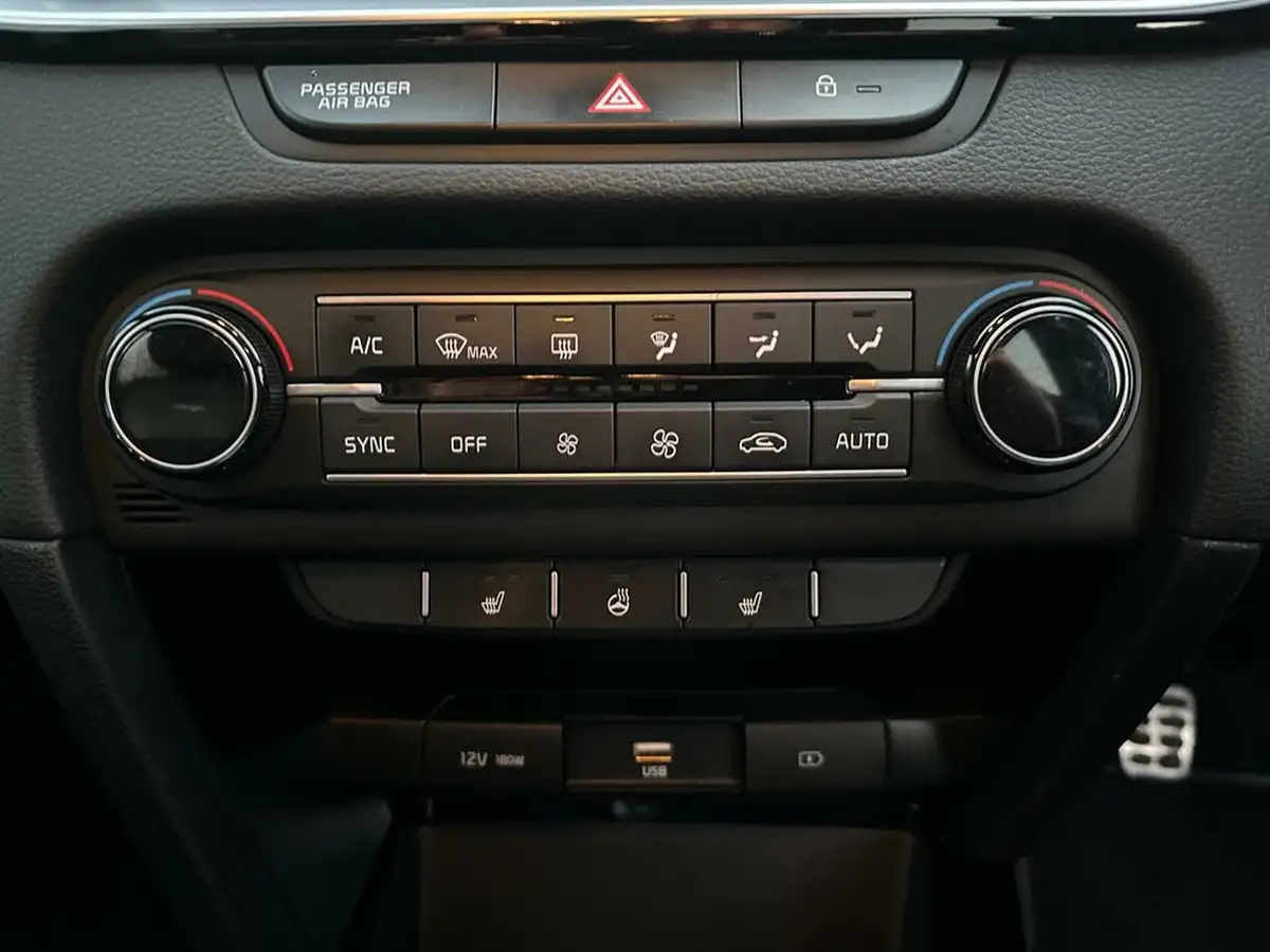 2022-kia-ceed-15-t-gdi-gt-line-big-34