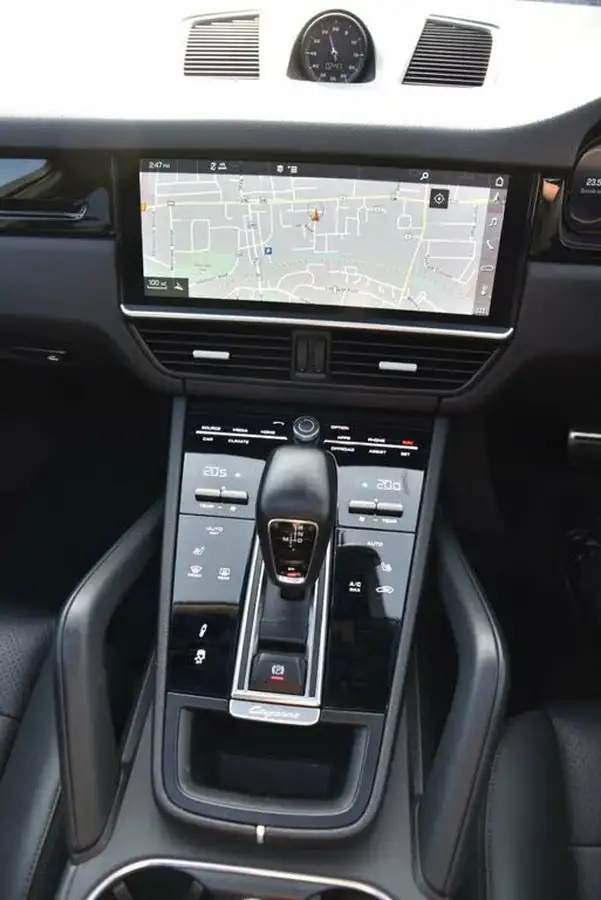 2019-porsche-cayenne-30-v6-s-big-38