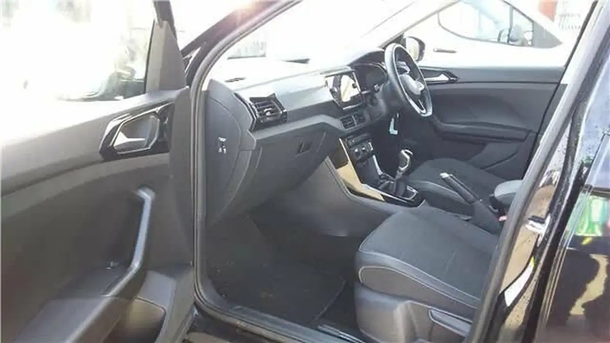 2023-volkswagen-t-cross-10-tsi-black-edition-110ps-big-19