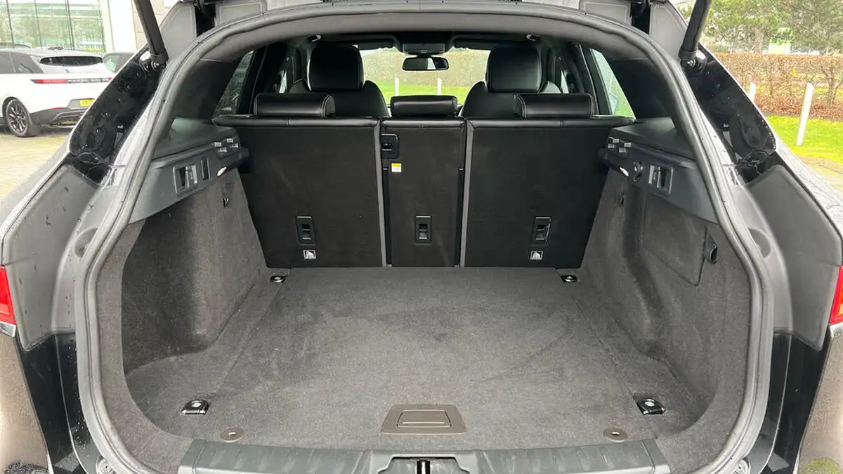 2017-jaguar-f-pace-20-i4d-r-sport-180ps-awd-ss-auto-big-9