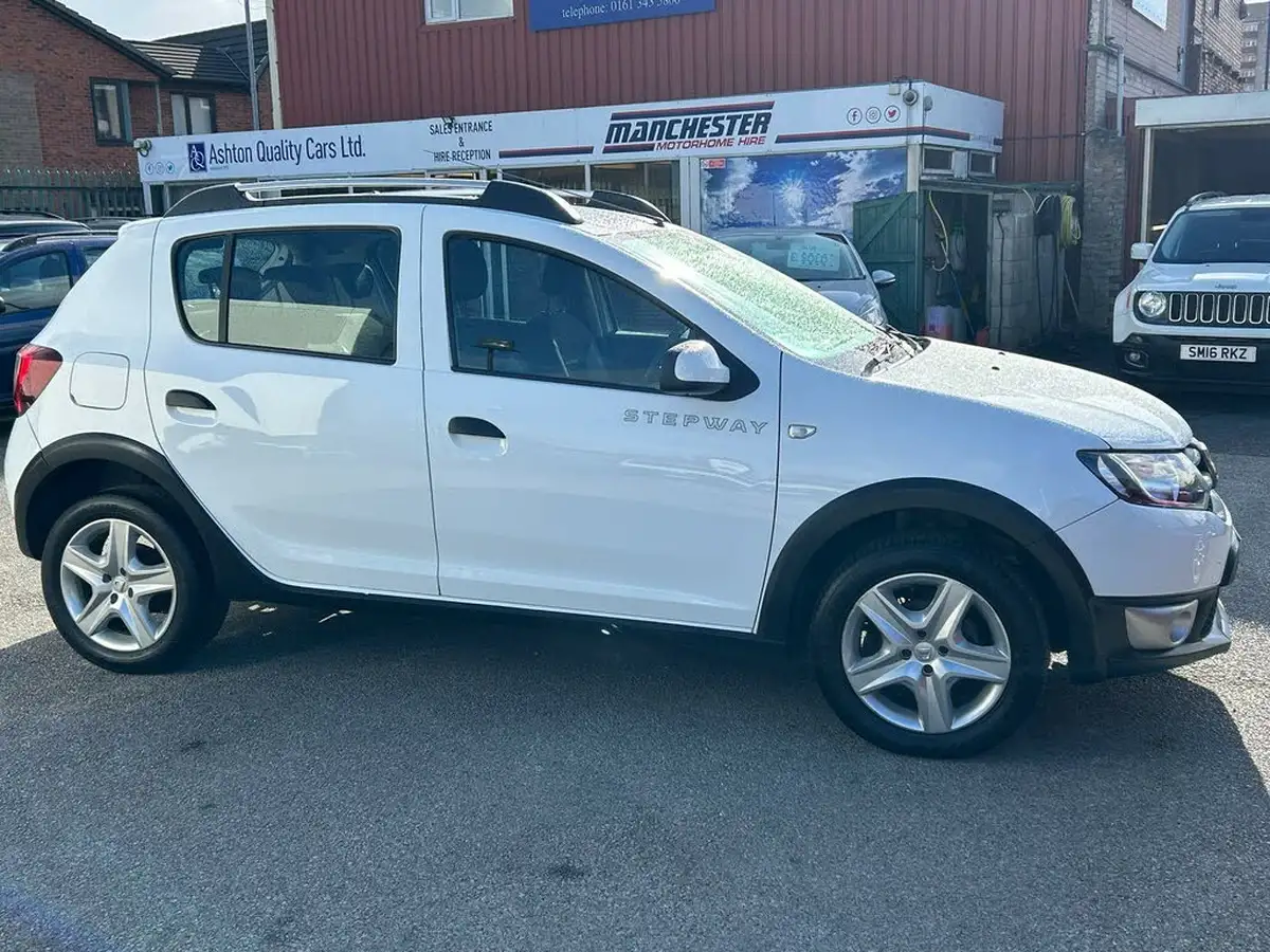 2015-dacia-sandero-stepway-09-laureate-big-8