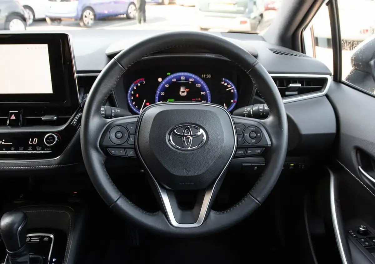 2022-toyota-corolla-18-vvt-i-design-120bhp-trk-hatchback-5d-big-20