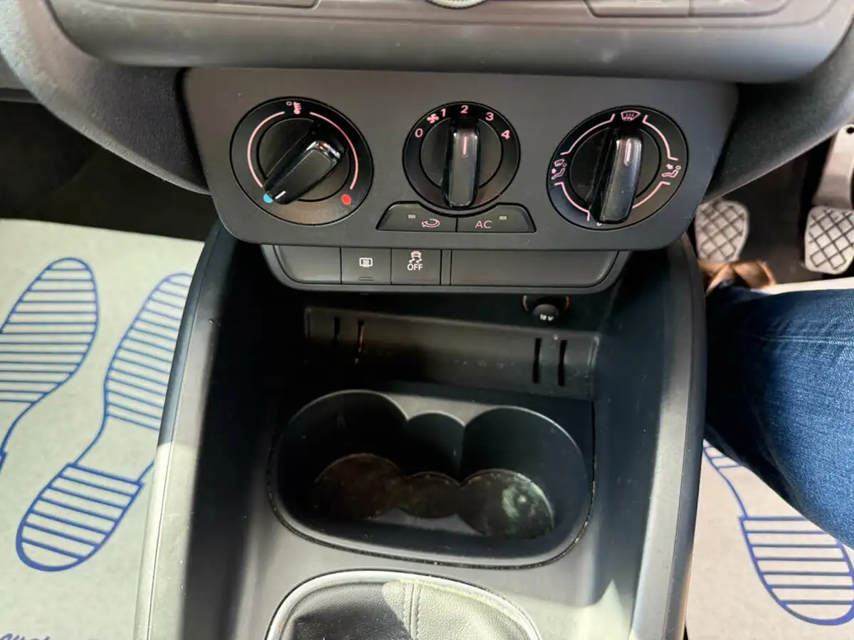 2011-audi-a1-16td-se-hatchback-3d-big-52