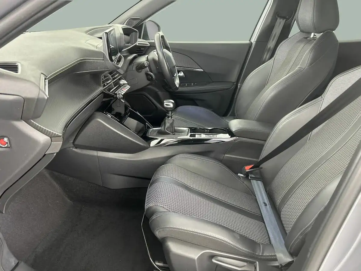 2022-peugeot-2008-suv-12-puretech-gt-big-13