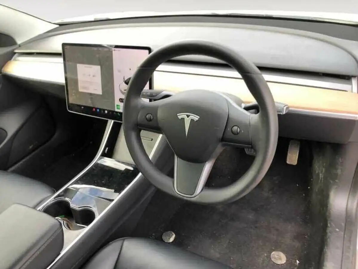 2020-tesla-model-3-e-standard-plus-big-4