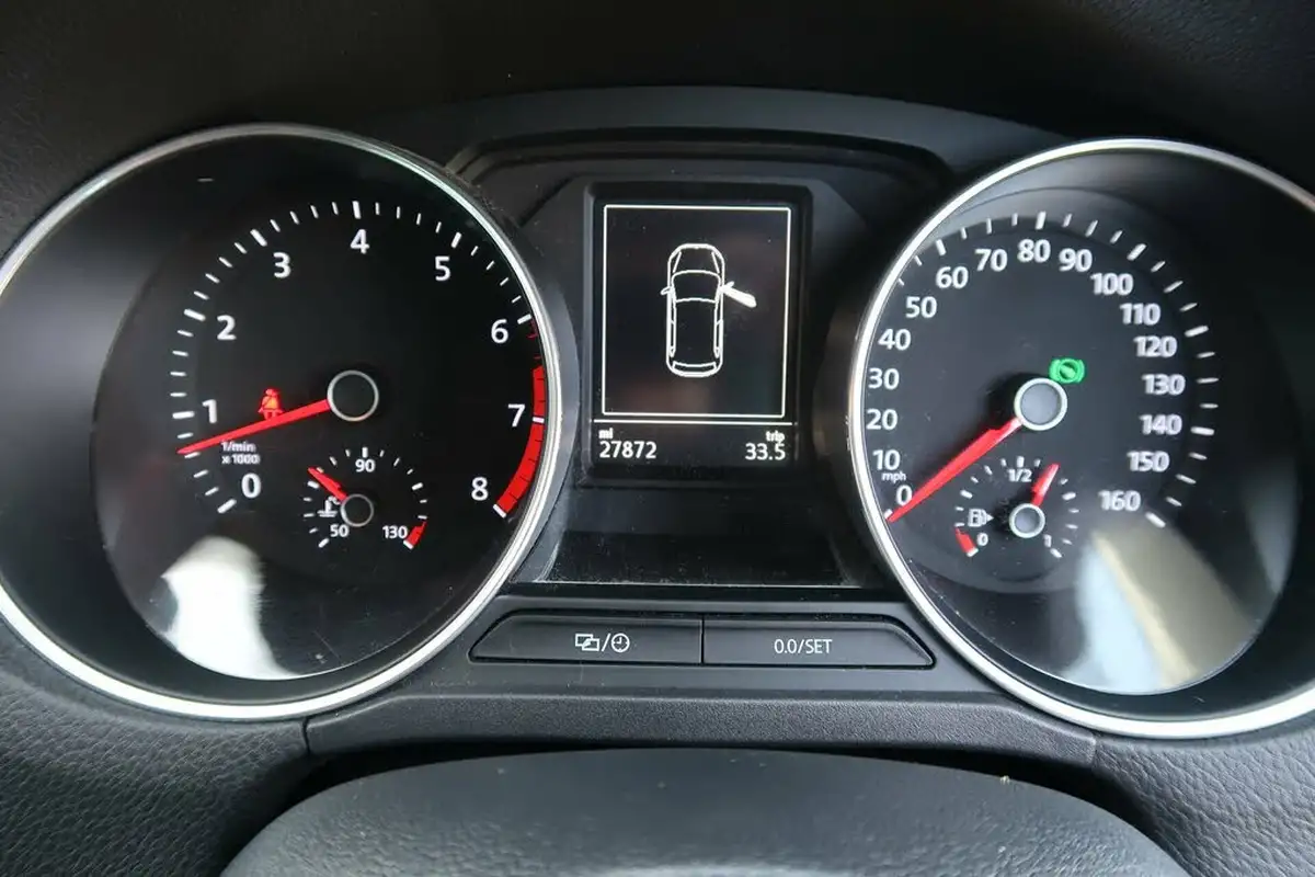 2014-volkswagen-polo-12-tsi-sel-5d-dsg-big-40