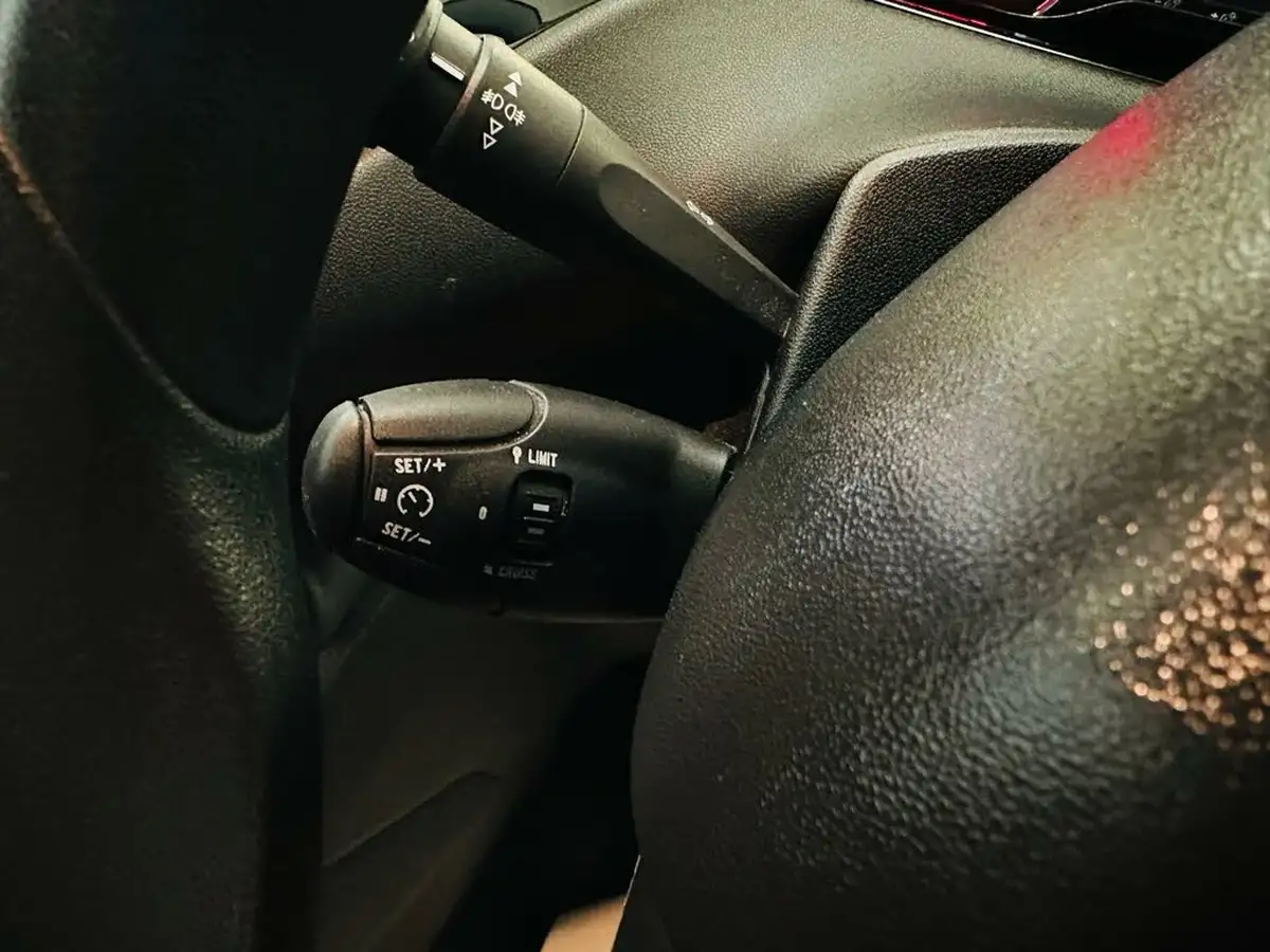 2013-peugeot-208-12-active-3d-big-39