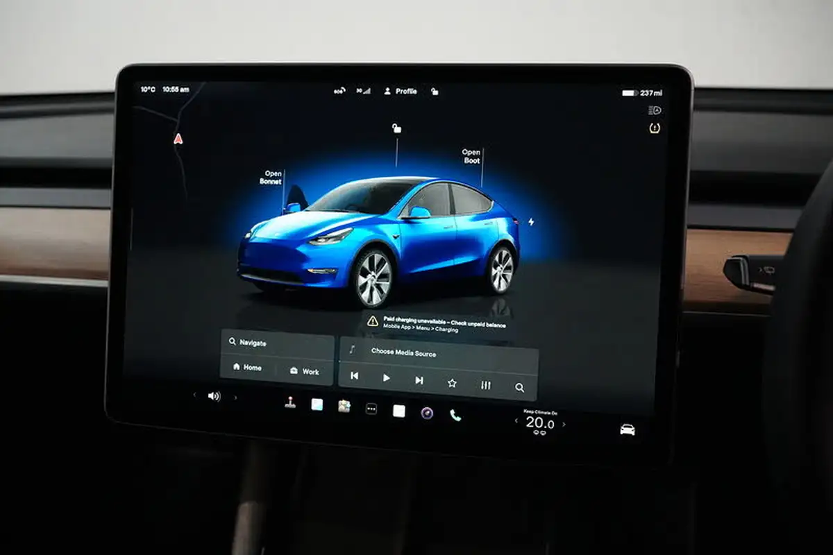 2022-tesla-model-y-e-long-range-big-41
