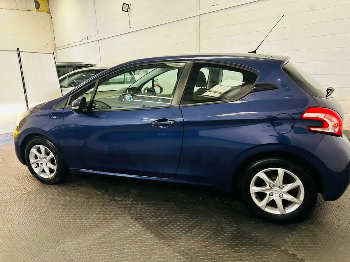 2013-peugeot-208-12-active-3d-big-15