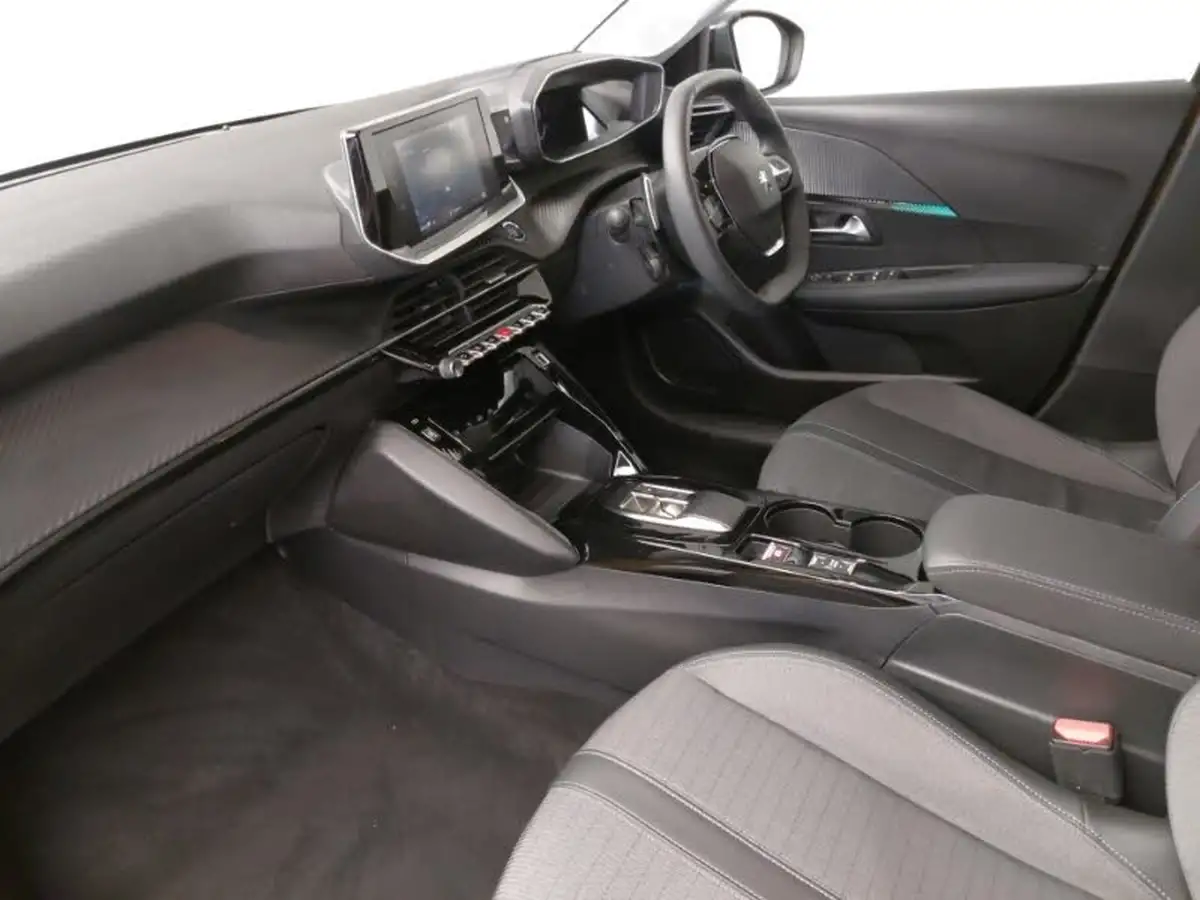 2023-peugeot-208-12-puretech-allure-premium-100ps-eat8-big-4