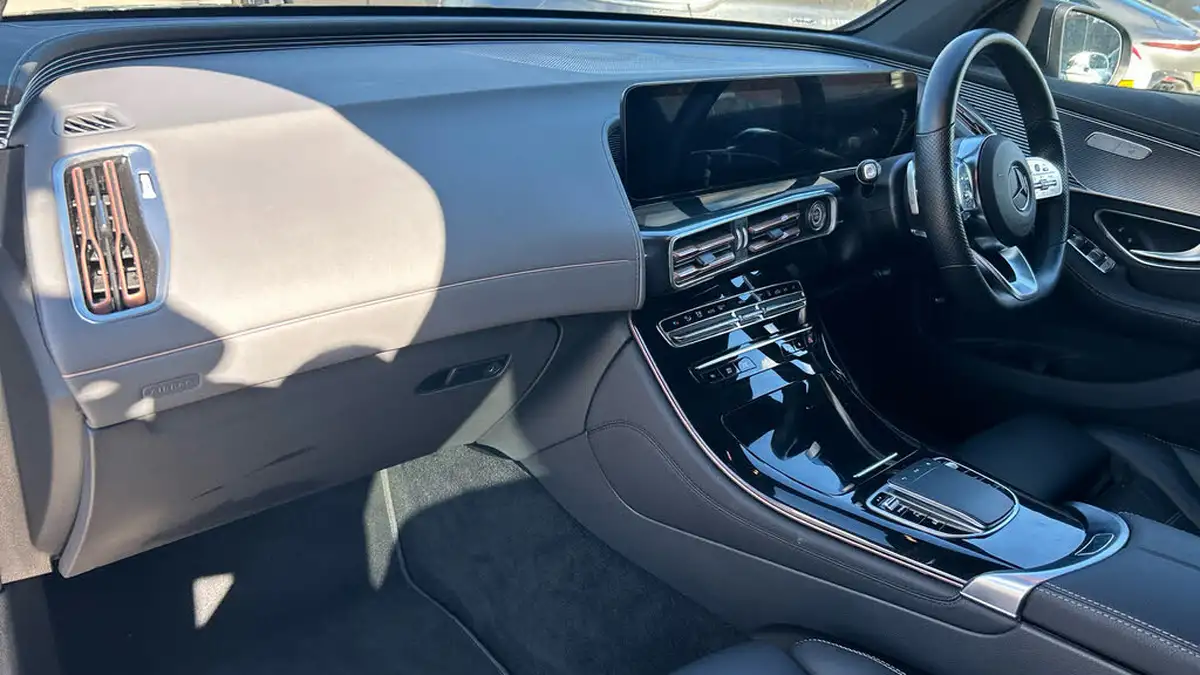2021-mercedes-benz-eqc-e-eqc-400-amg-line-big-22