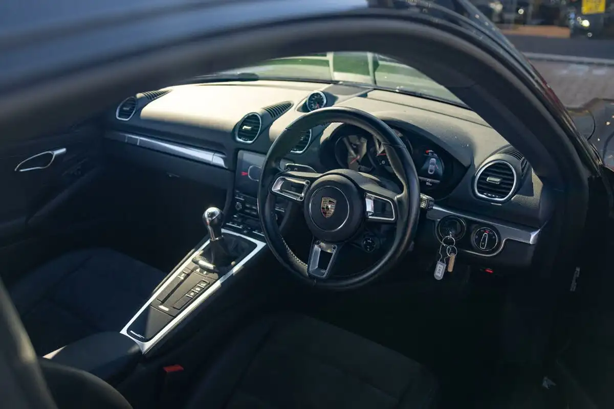 2019-porsche-cayman-718-20-cayman-big-2