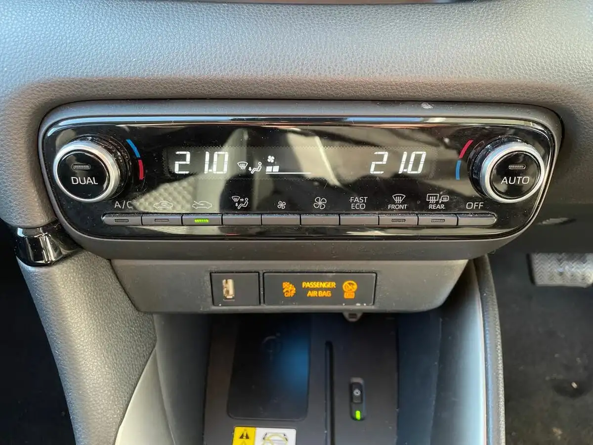 2023-mazda-mazda2-15-select-big-17