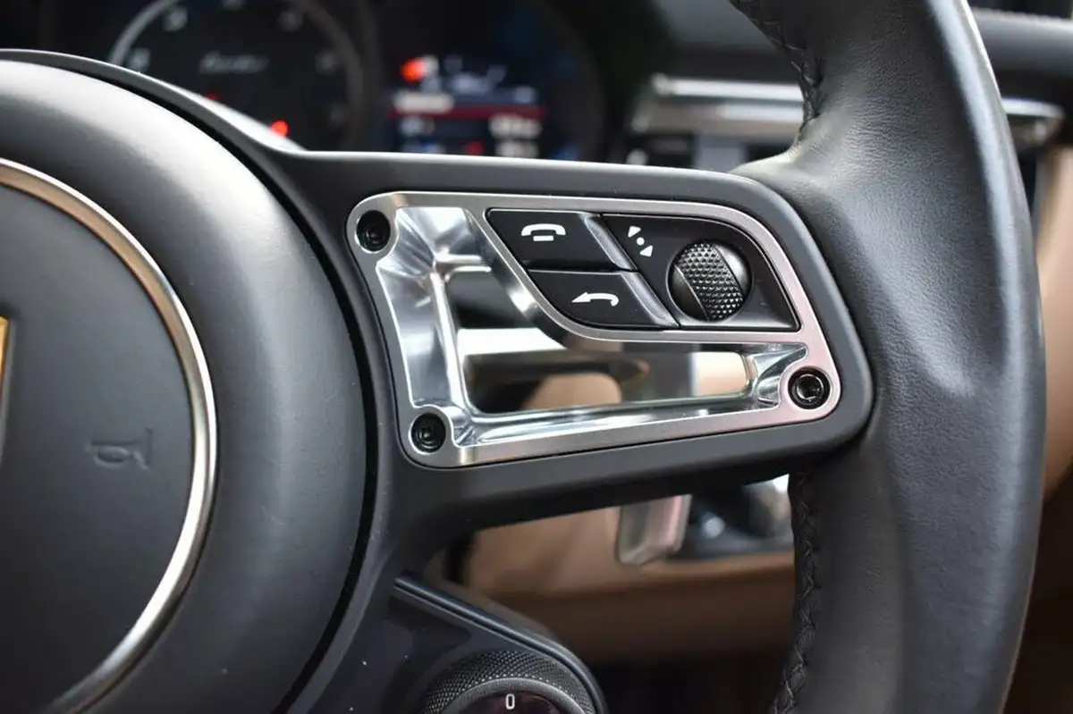 2020-porsche-macan-29-turbo-big-22