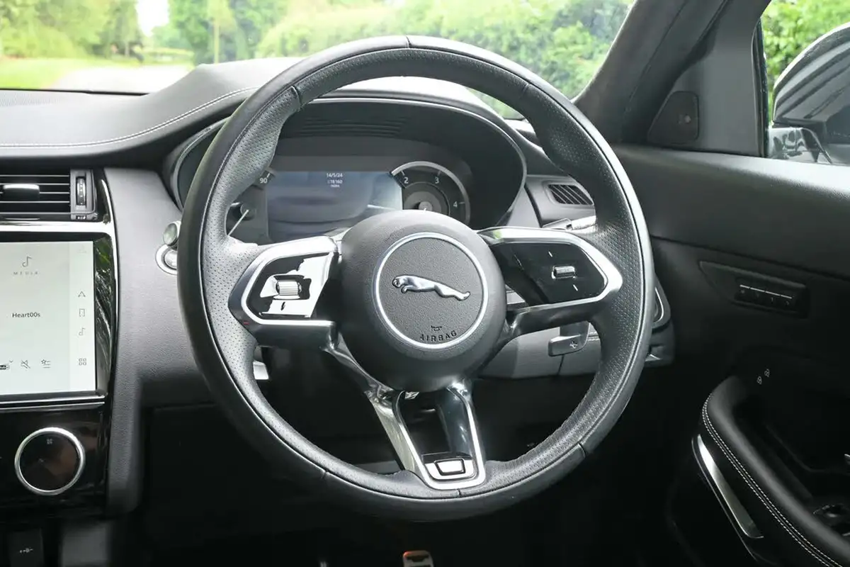 2021-jaguar-e-pace-20-d200-r-dynamic-se-big-27