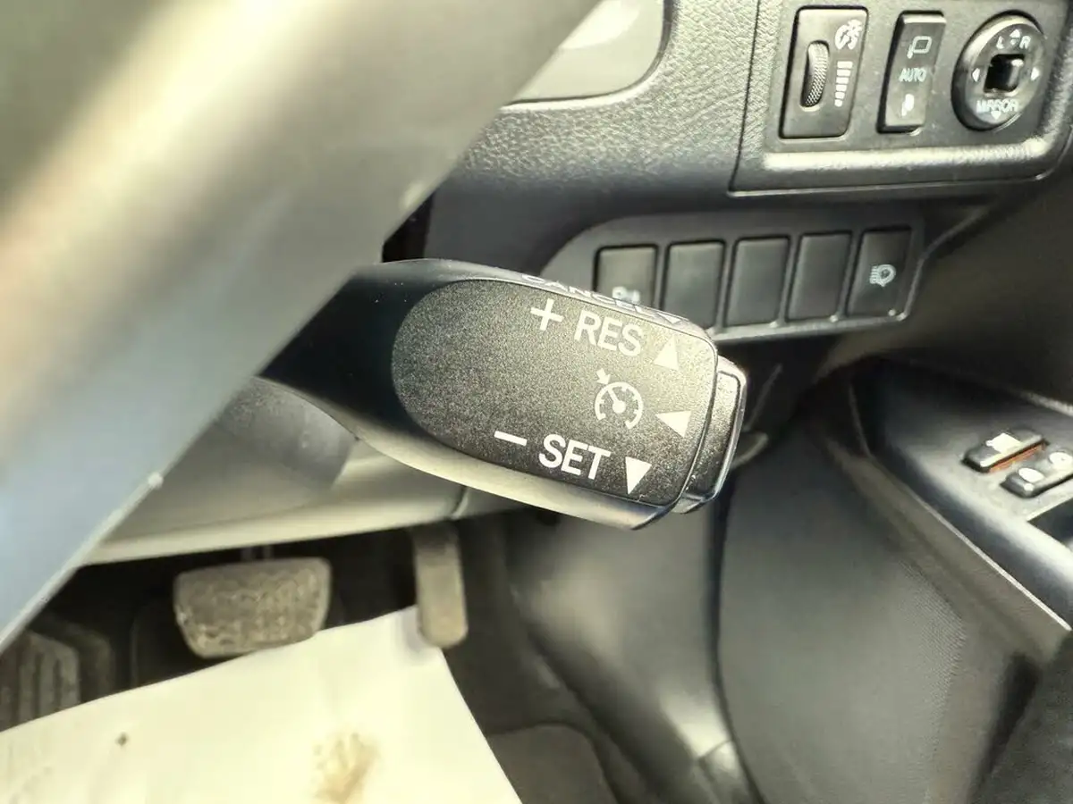 2012-lexus-ct-200h-18-se-l-premier-big-33