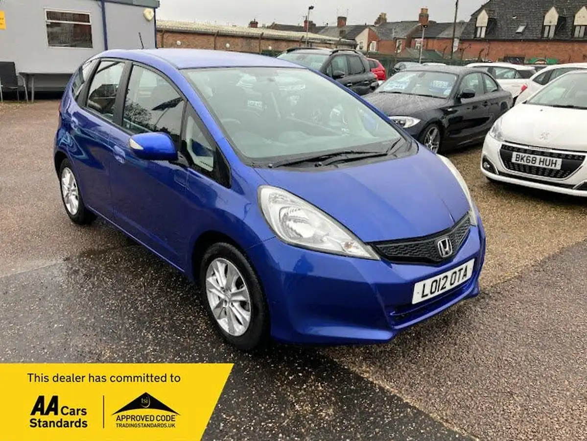 2012-honda-jazz-14-es-big-0