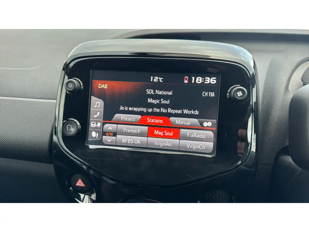 2021-citroen-c1-10-vti-shine-5d-big-11